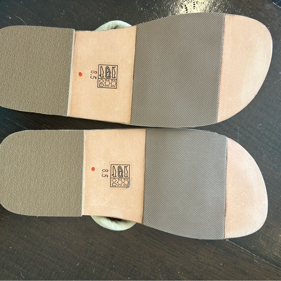 Womans Cream Sandals free people trendy stylish size 8.5 New no box - Picture 3 of 3